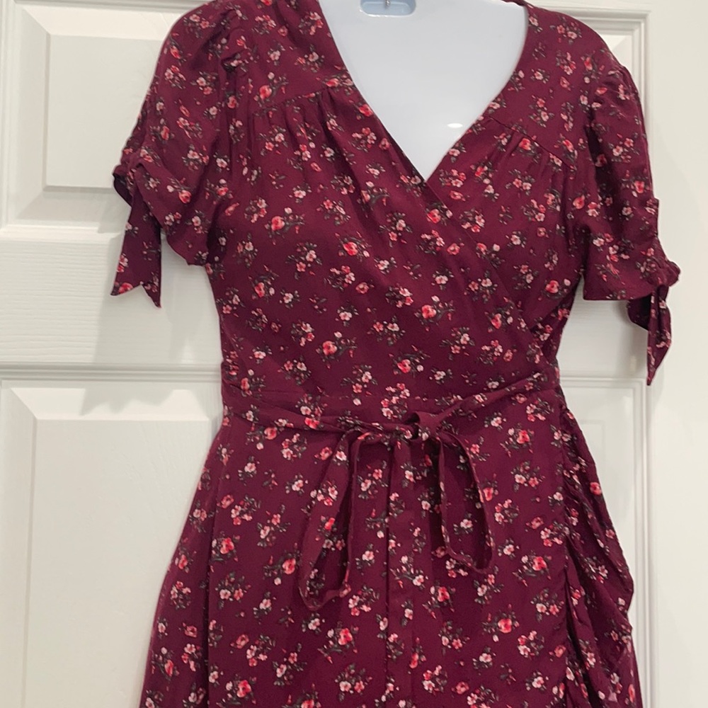 Size small floral wrap midi dress